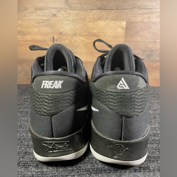 Nike Zoom Freak 4 TB Mens 14 Black White DO9679-002 Athletic Basketball Shoes - Picture 9 of 15